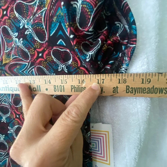 LuLaRoe Classic XS Paisley T-Shirt Womens Short Sleeve Multicolor Stretch - Picture 5 of 12